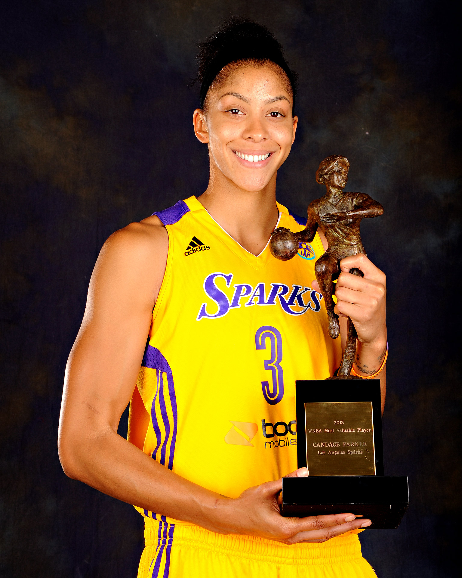 Basketball Star Candace Parker Awarded 2008 Honda-Broderick Cup